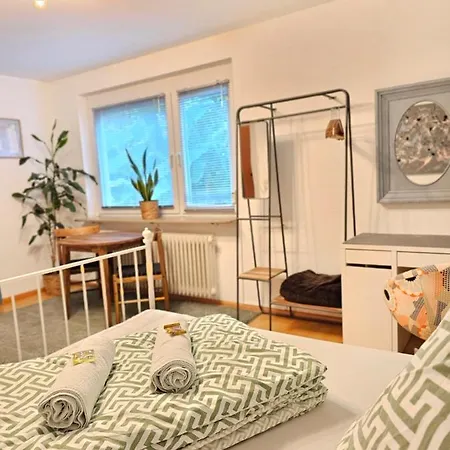 Doppelzimmer 2 I Geteiltes Bad & Kueche I Mit Dem Zug Nur 4 Min Bis Zum Hauptbahnhof Фрайбург Экстерьер фото