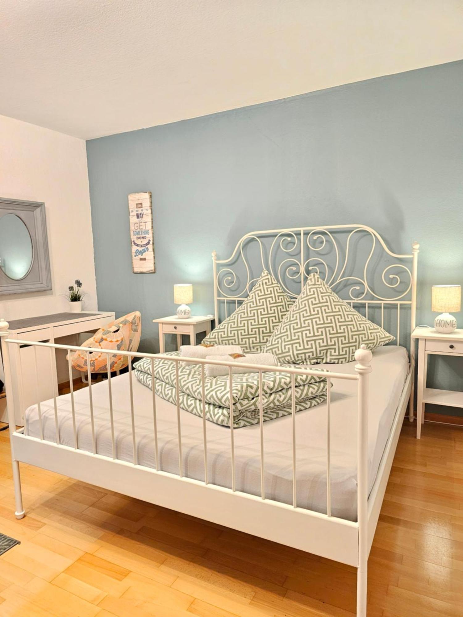 Doppelzimmer 2 I Geteiltes Bad & Kueche I Mit Dem Nur 4 Min Bis Zum Hauptbahnhof Homestay *