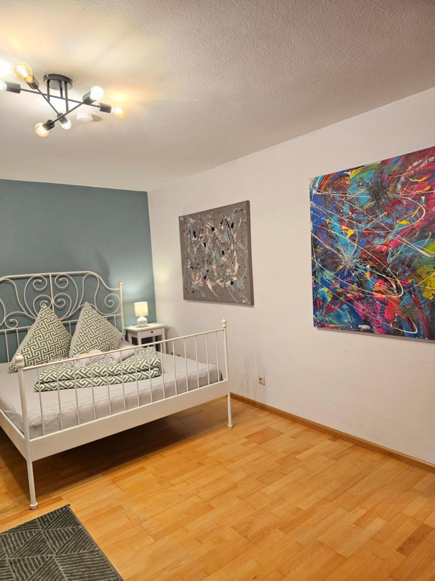Doppelzimmer 2 I Geteiltes Bad & Kueche I Mit Dem Nur 4 Min Bis Zum Hauptbahnhof Homestay Freiburg im Breisgau